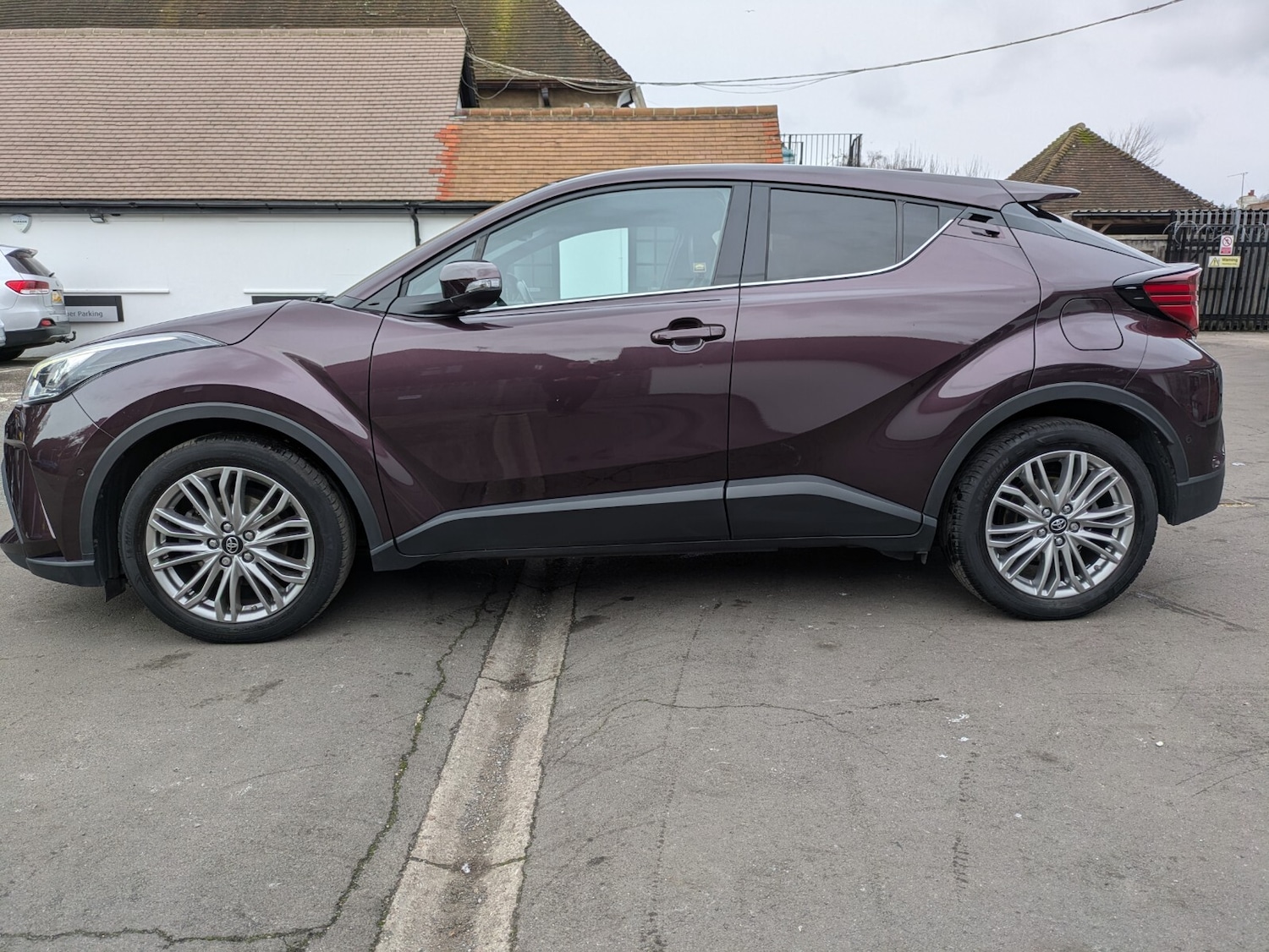 Used Toyota C-HR 2023 for sale - 76971509: Photo 5