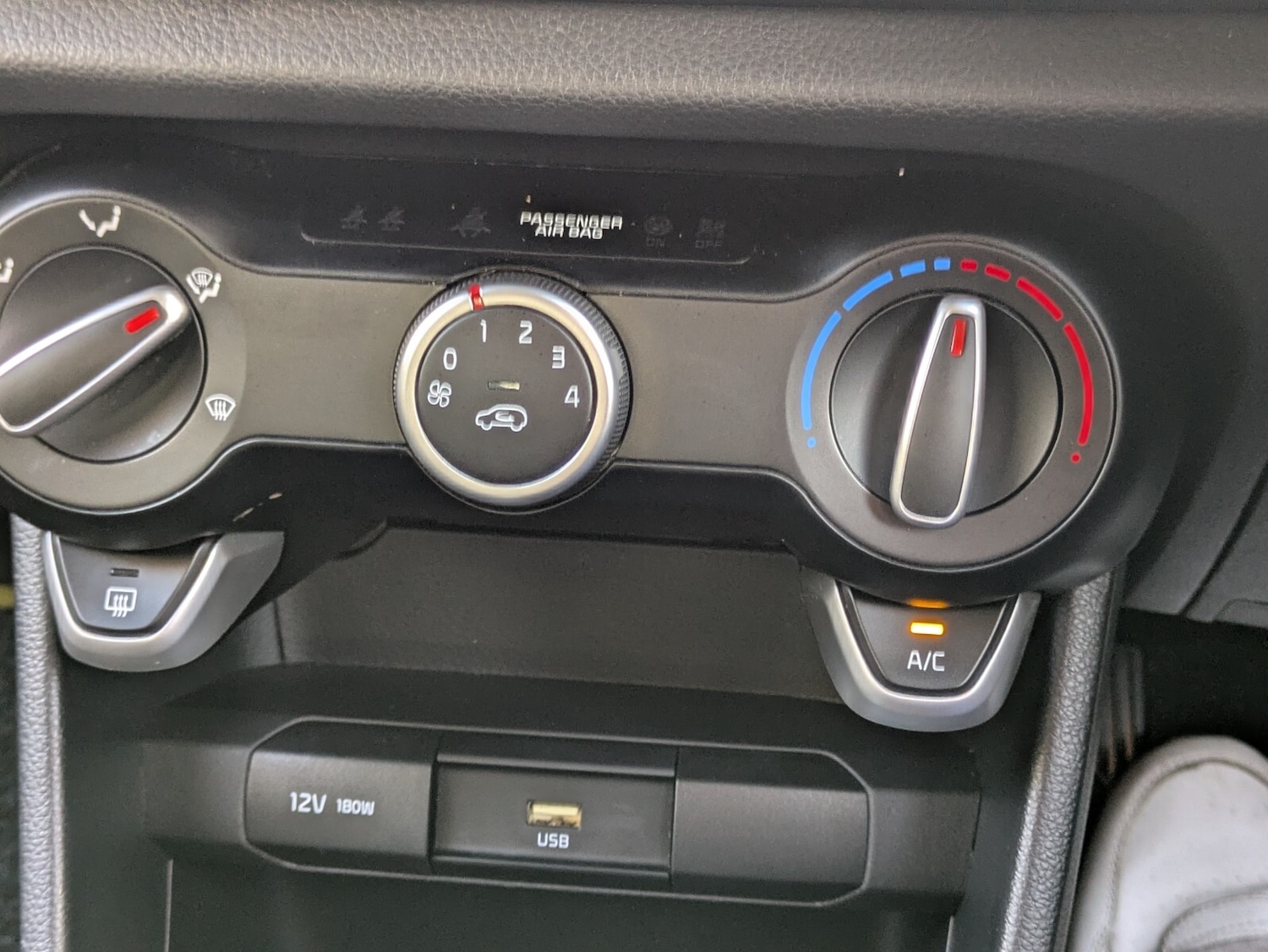 Used Kia Picanto 2022 for sale - 76410536: Photo 31