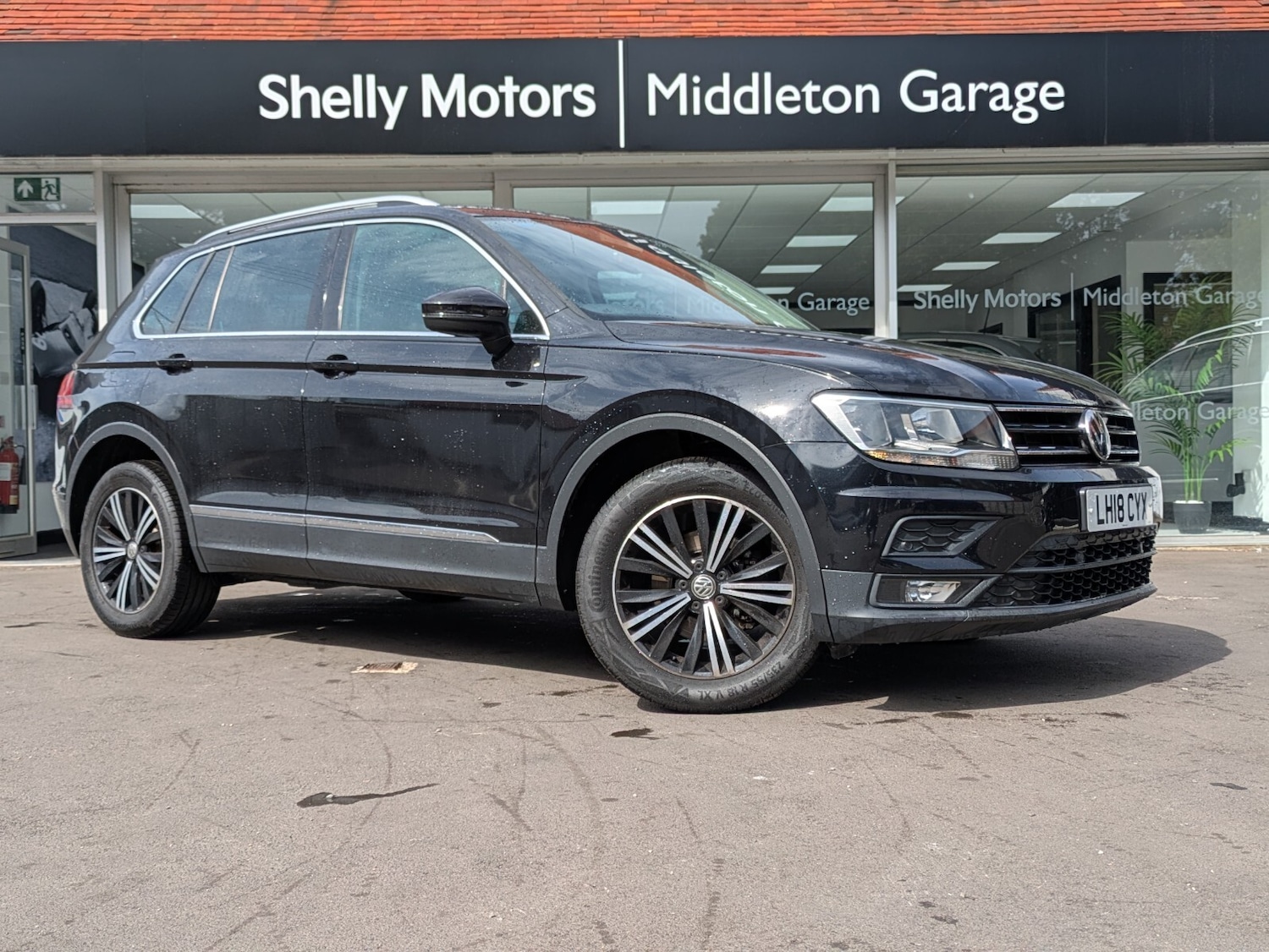 Used Volkswagen Tiguan 2018 for sale - 76410619: Photo 1