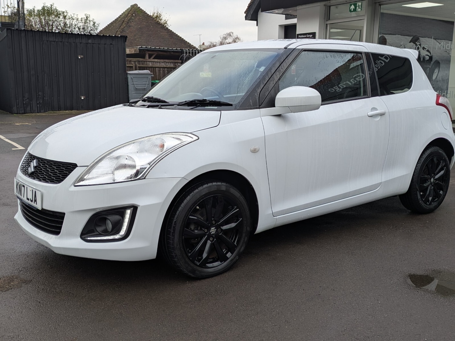 Used Suzuki Swift 2017 for sale - 76589830: Photo 4