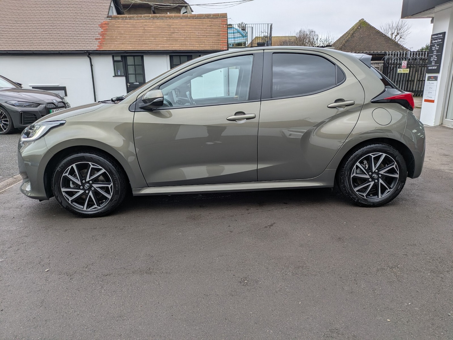 Used Toyota Yaris 2022 for sale - 76960188: Photo 5