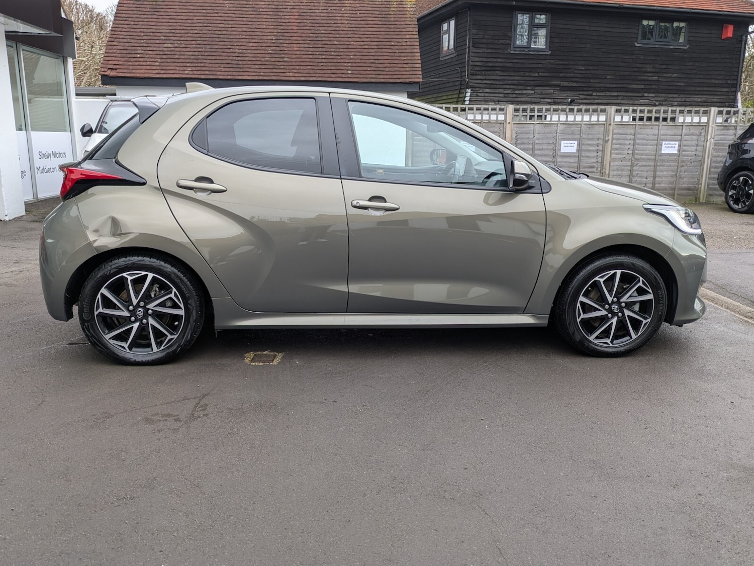 Used Toyota Yaris 2022 for sale - 76960188: Photo 9