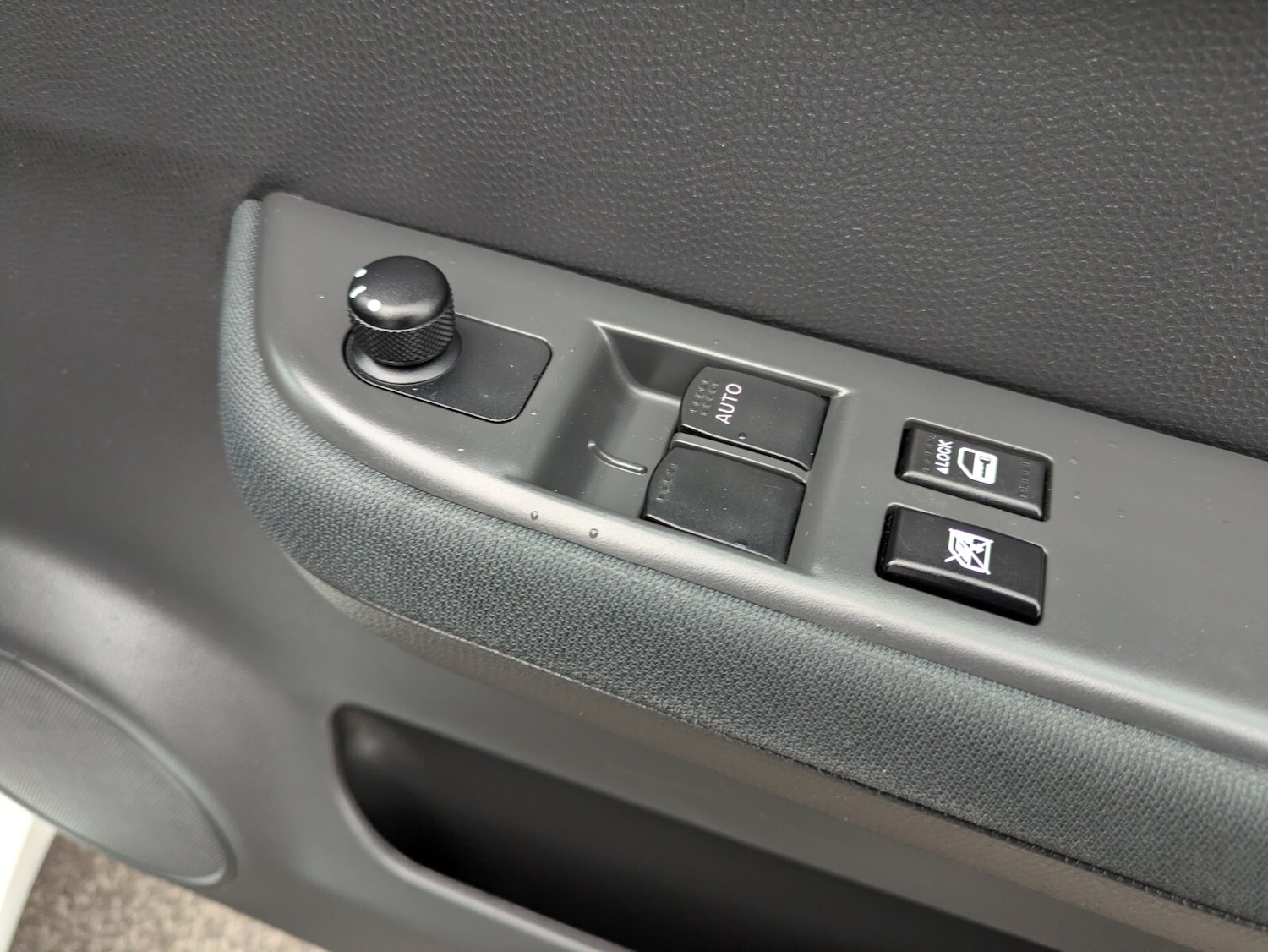 Used Suzuki Swift 2010 for sale - 76664540: Photo 25