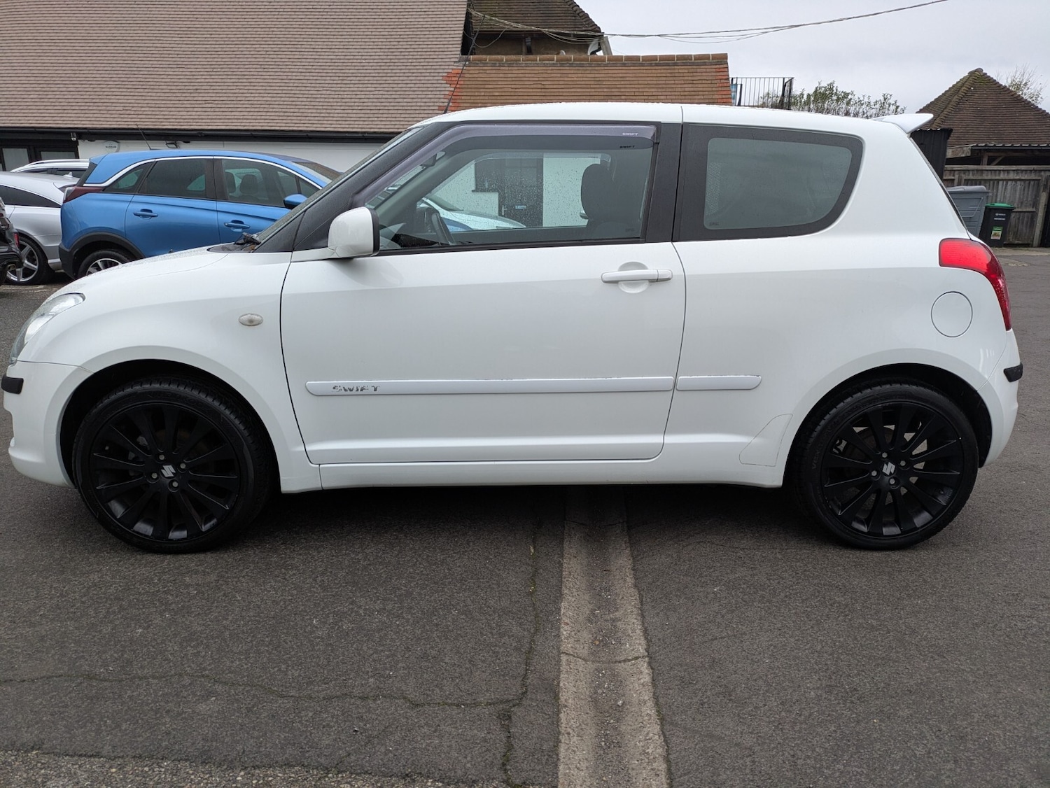 Used Suzuki Swift 2010 for sale - 76664540: Photo 5