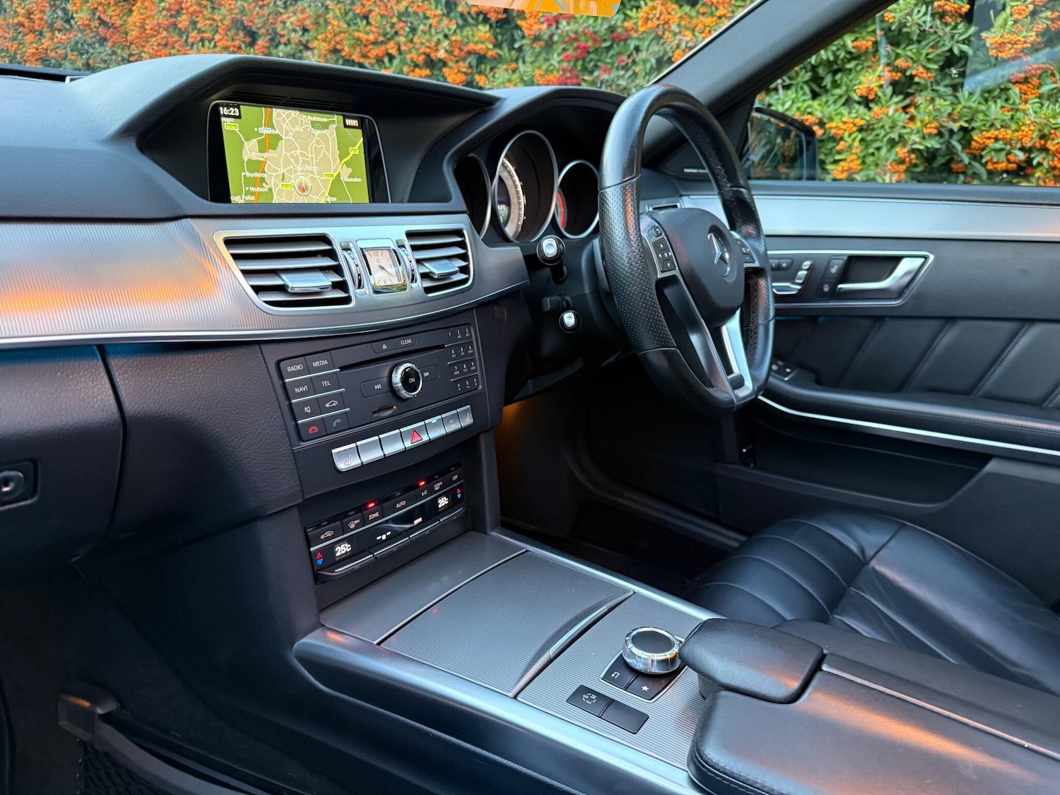 Used Mercedes-Benz E Class 2015 for sale - 76550578: Photo 24