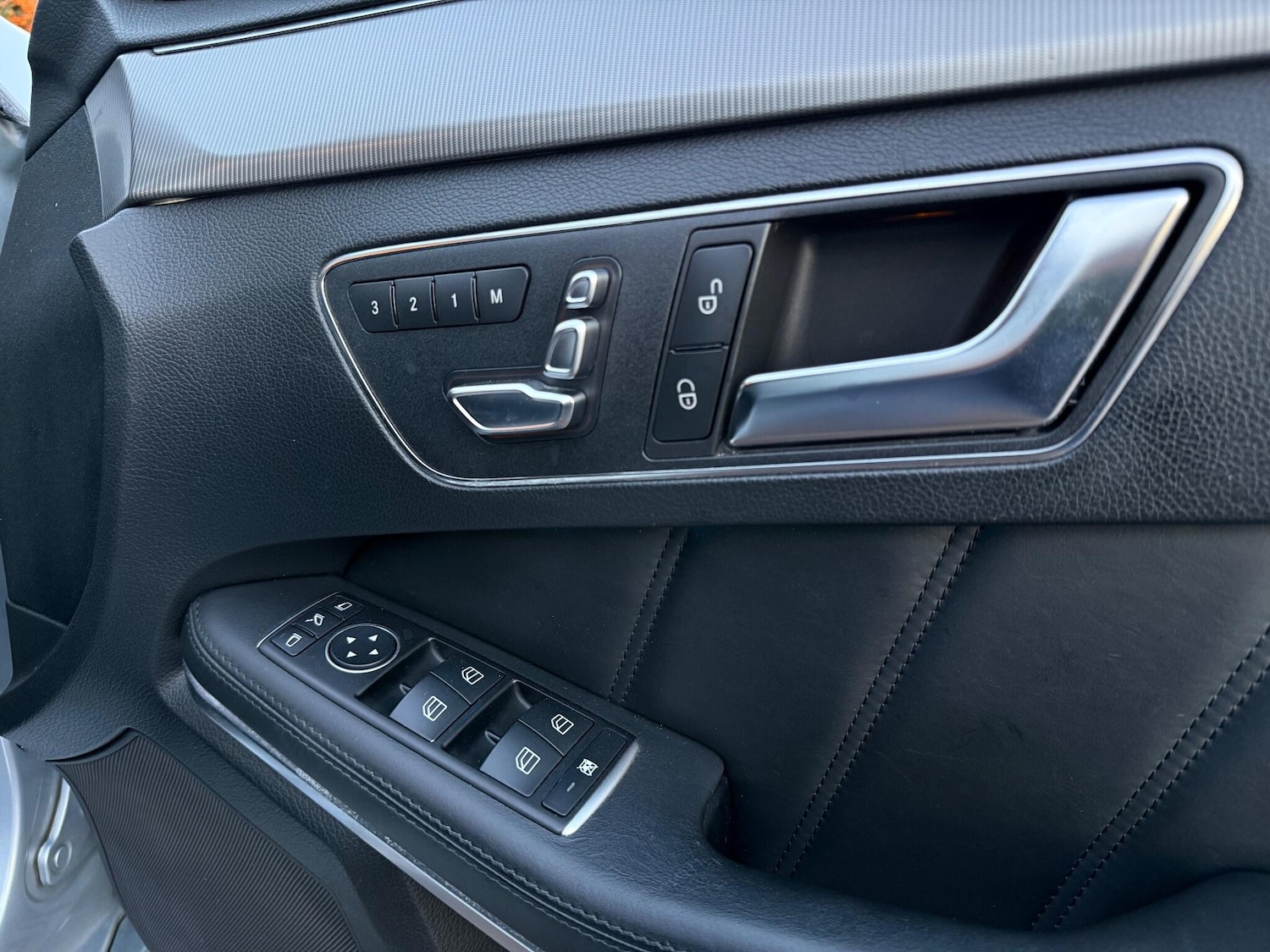 Used Mercedes-Benz E Class 2015 for sale - 76550578: Photo 28