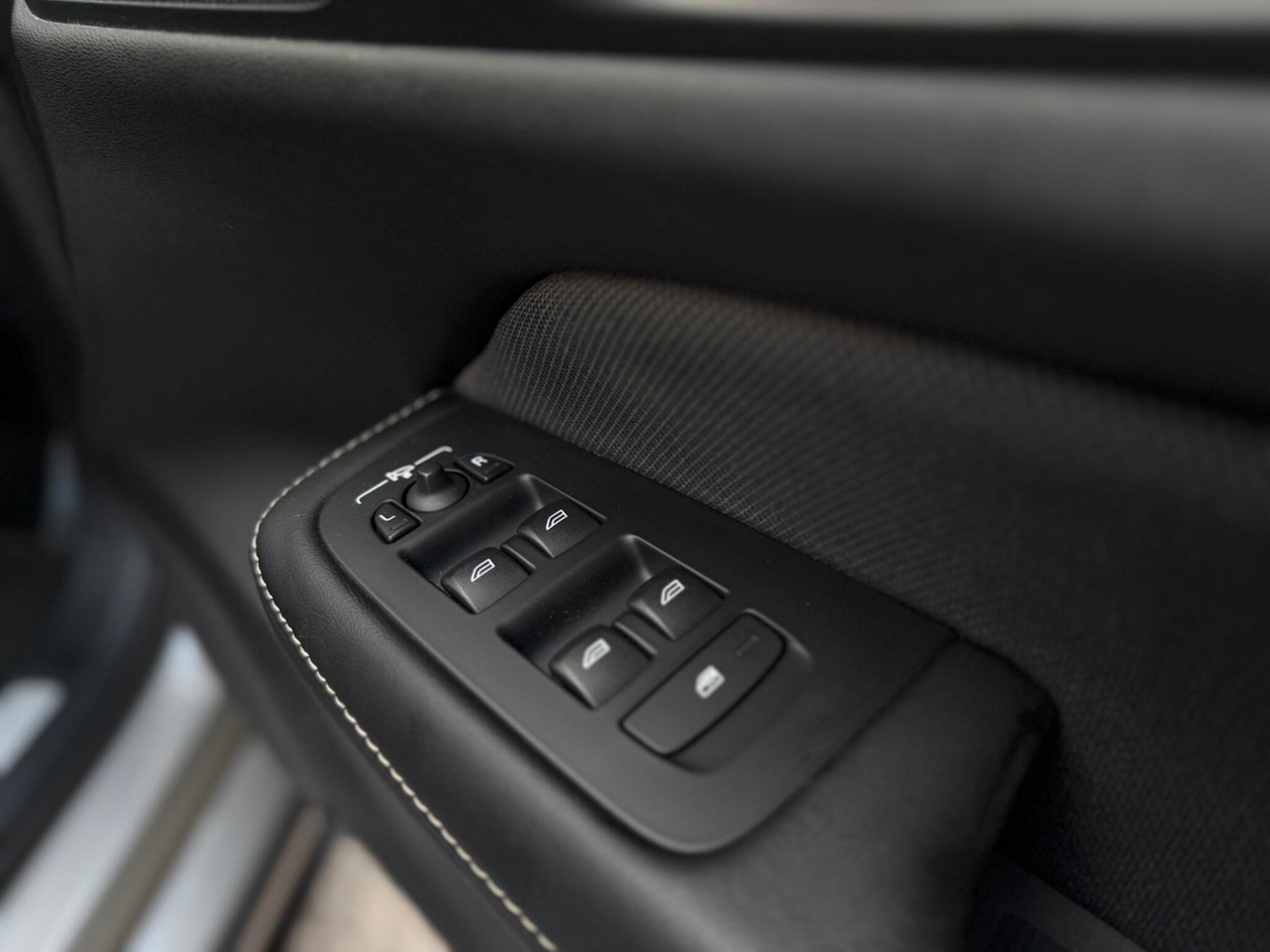 Used Volvo S60 for sale - 78136052: Photo 42