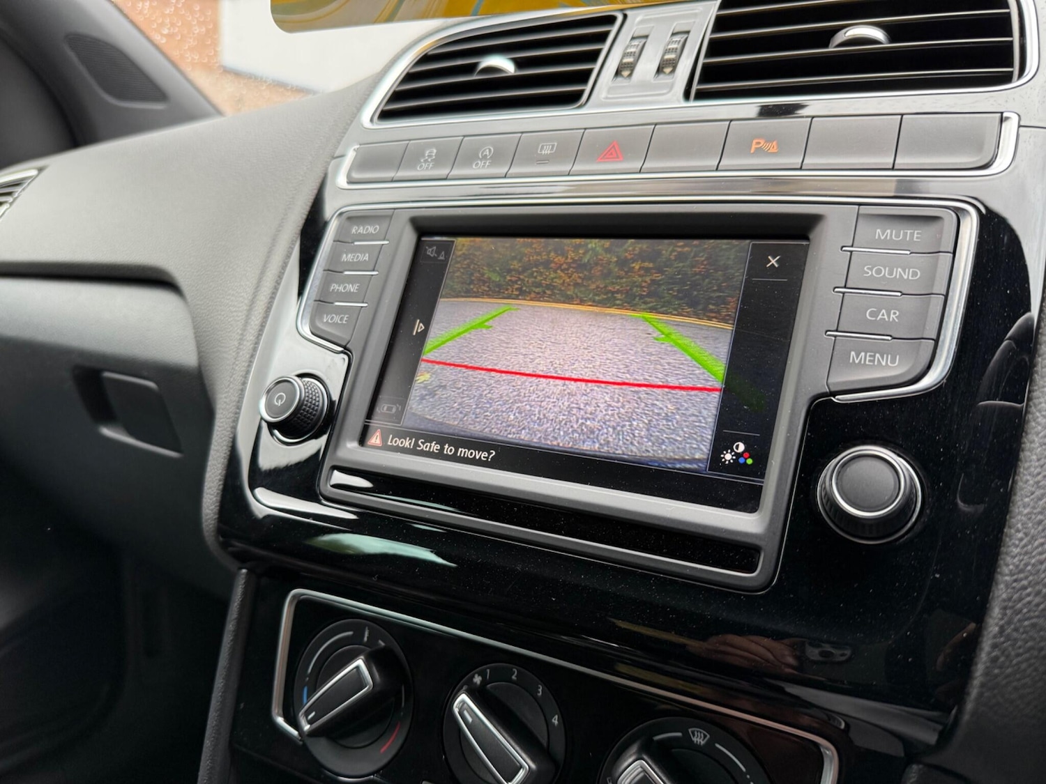 Used Volkswagen Polo 2015 for sale - 76283136: Photo 24