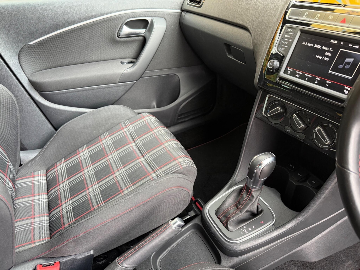 Used Volkswagen Polo 2015 for sale - 76283136: Photo 27