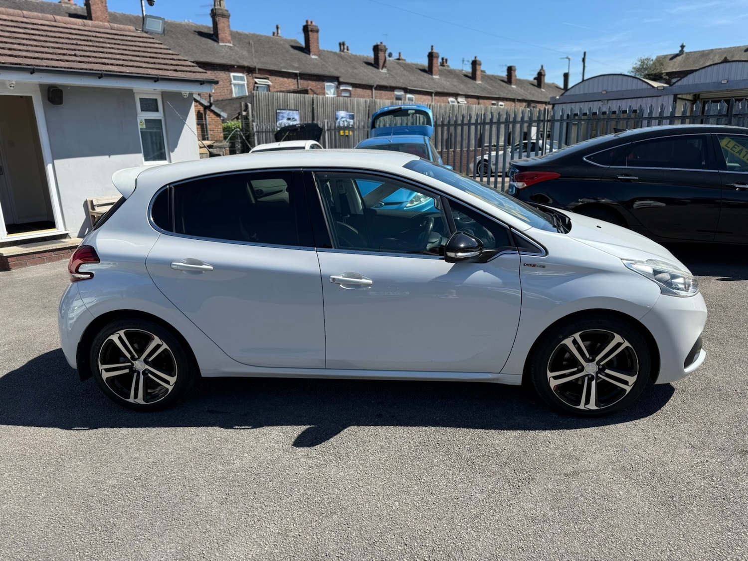 Used Peugeot 208 2015 for sale - 77446023: Photo 8