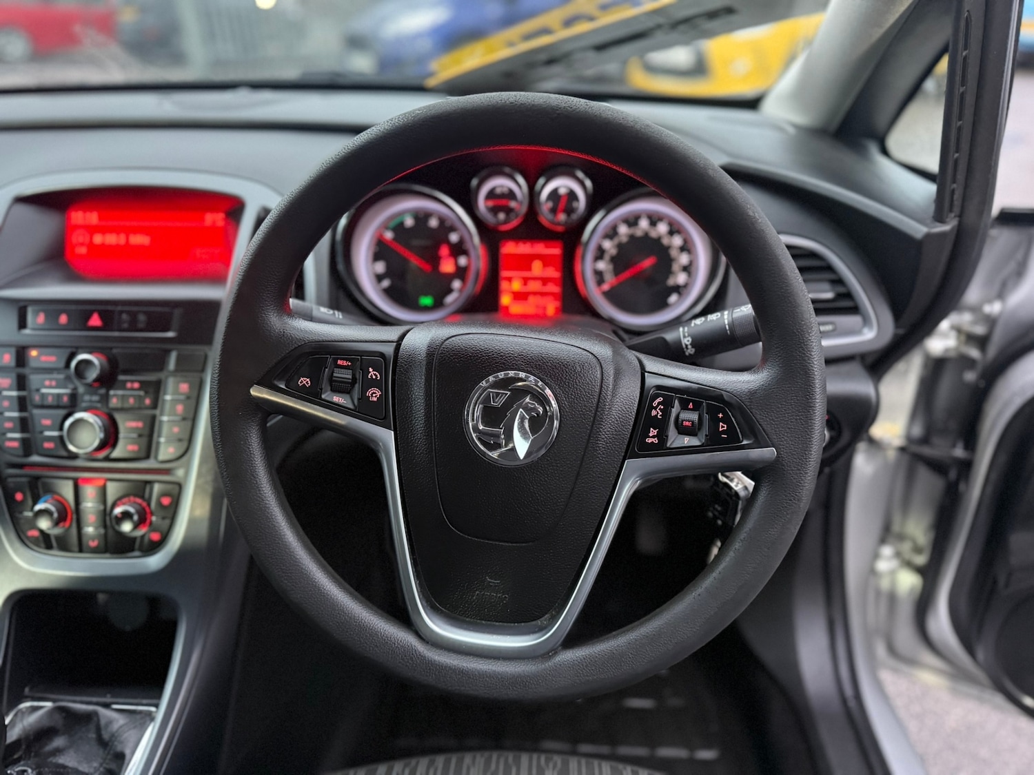 Used Vauxhall Astra 2012 for sale - 77001277: Photo 10