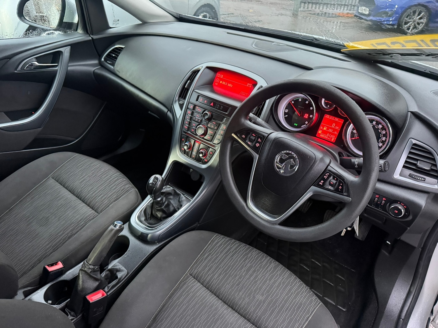 Used Vauxhall Astra 2012 for sale - 77001277: Photo 9