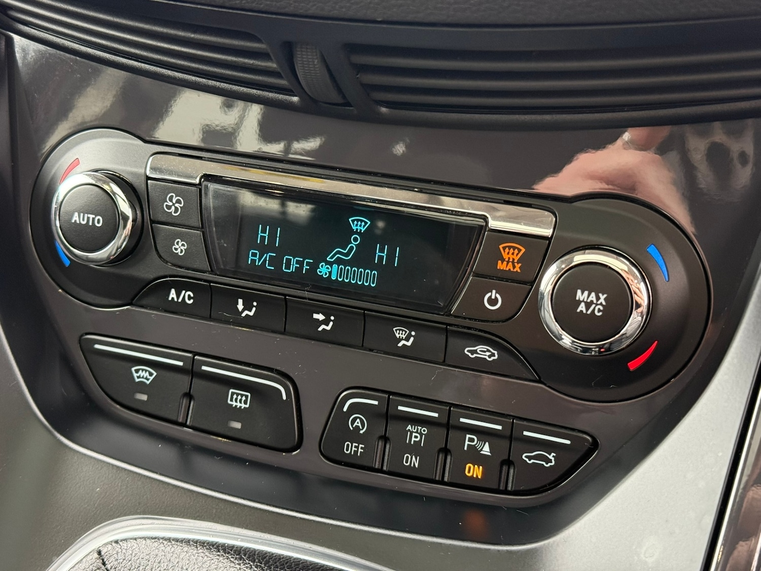 Used Ford Kuga 2015 for sale - 77679199: Photo 17