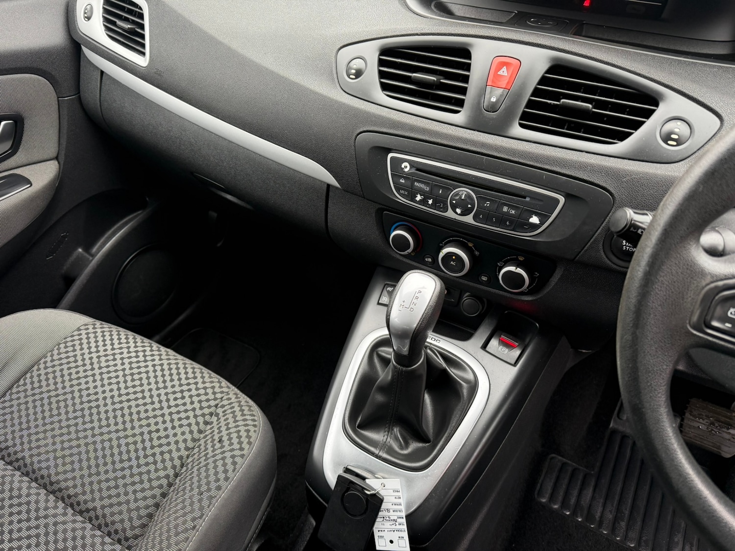 Used Renault Grand Scenic 2011 for sale - 77274680: Photo 12