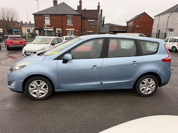 Used Renault Grand Scenic 2011 for sale - 77274680: Photo