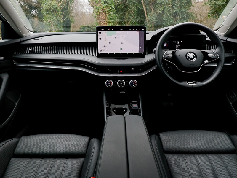 Used Skoda Superb 2024 for sale - 77697772: Photo 2