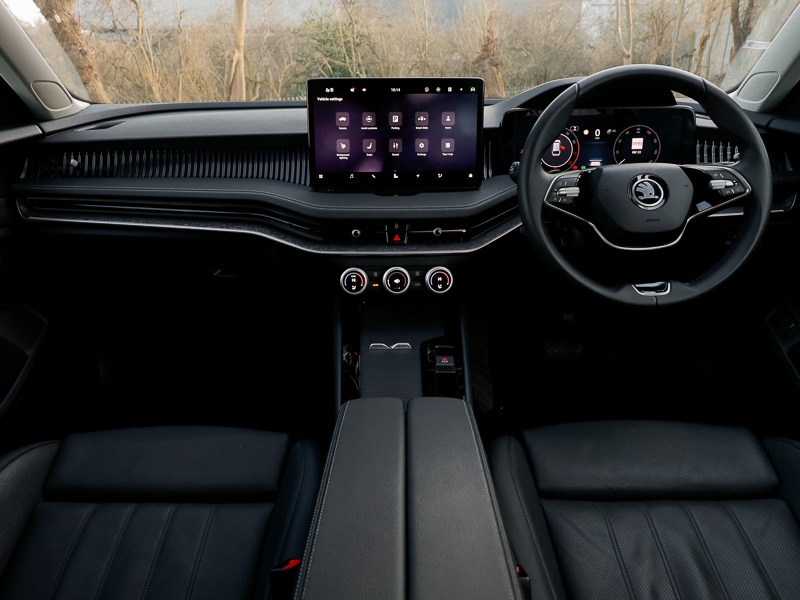 Used Skoda Superb 2024 for sale - 77697753: Photo 2