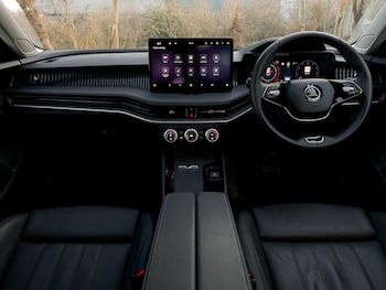 Used Skoda Superb 2024 for sale - 77697753: Photo