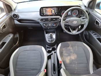 Used Hyundai i10 2023 for sale - 79433513: Photo