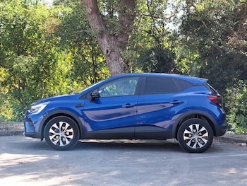 Used Renault Captur 2023 for sale - 79480799: Photo
