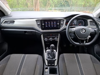 Used Volkswagen T-Roc 2019 for sale - 78567624: Photo