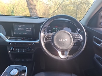 Used Kia Niro 2022 for sale - 77933000: Photo