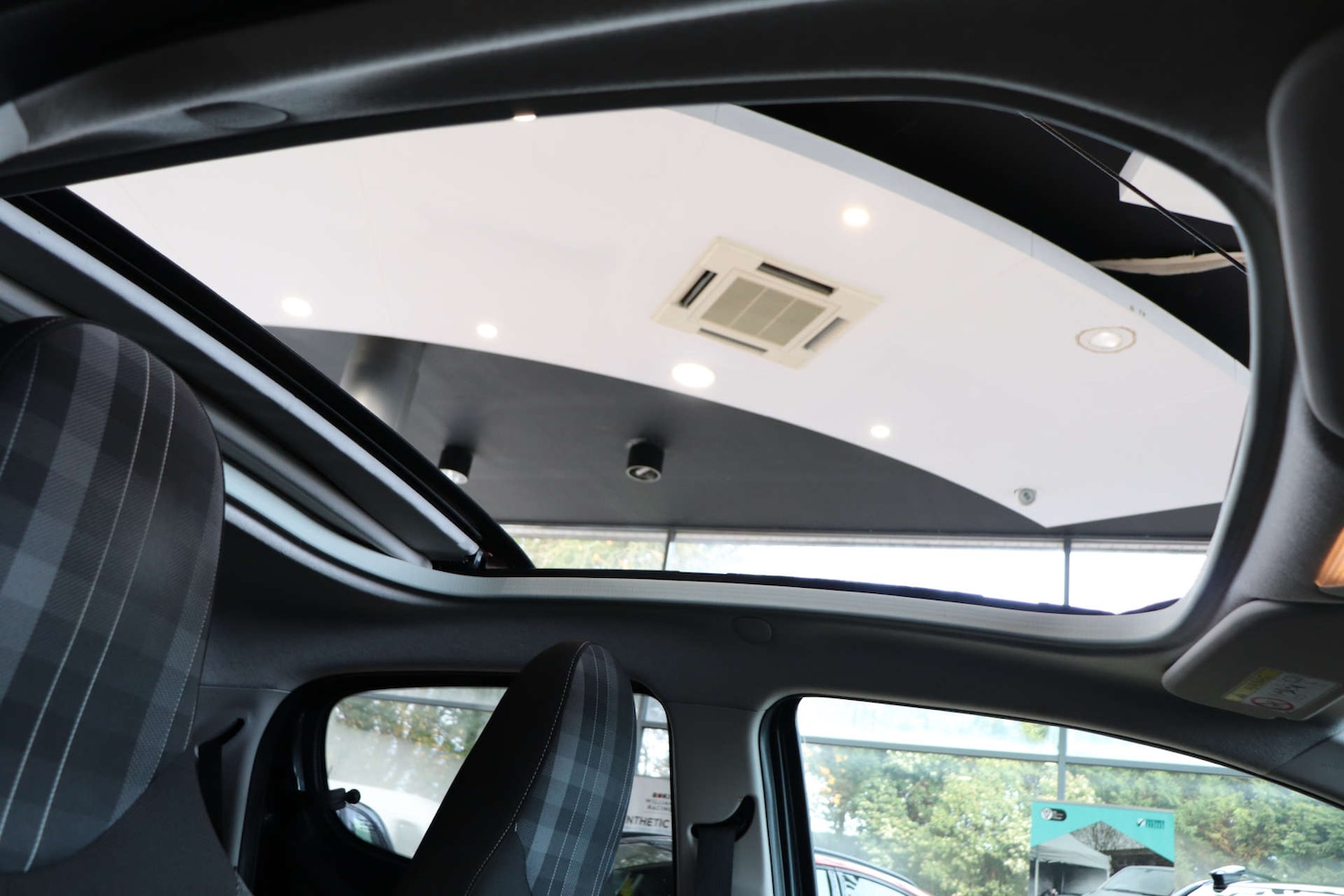 Used Peugeot 108 2018 for sale - 76830042: Photo 22