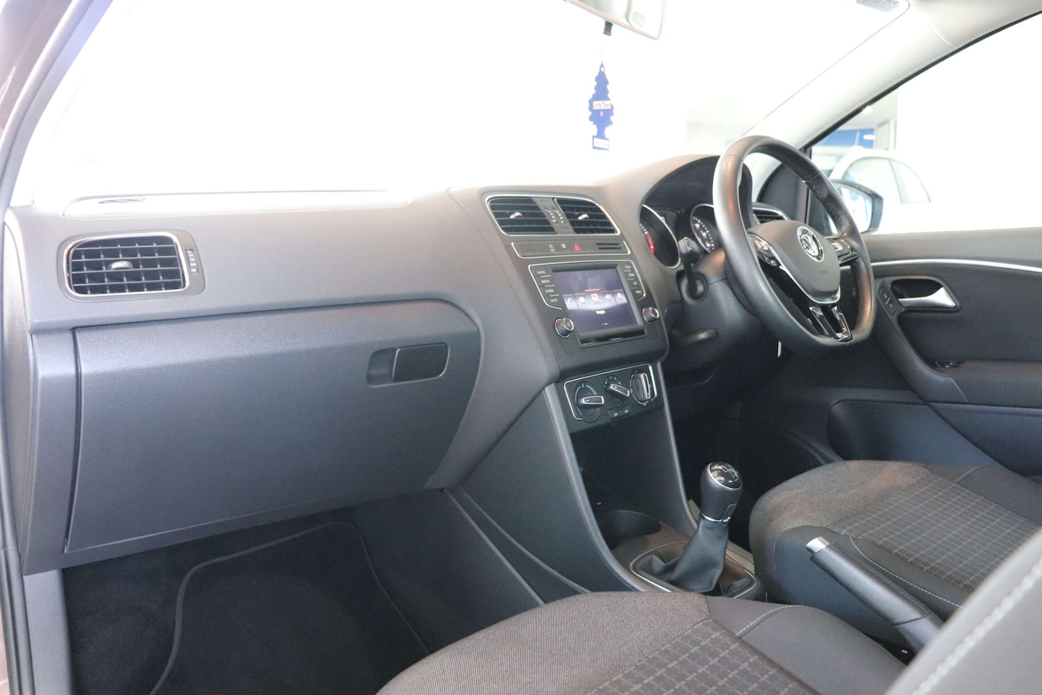 Used Volkswagen Polo 2015 for sale - 77276681: Photo 32