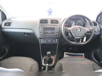 Used Volkswagen Polo 2015 for sale - 77276681: Photo