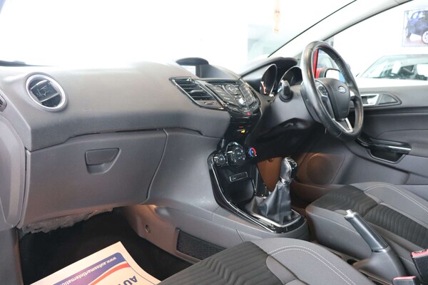 Used Ford Fiesta 2015 for sale - 75528420: Photo 35