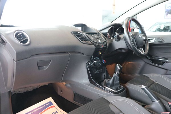 Used Ford Fiesta 2015 for sale - 75528420: Photo 4