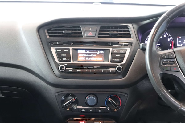 Used Hyundai i20 2017 for sale - 76220624: Photo 15