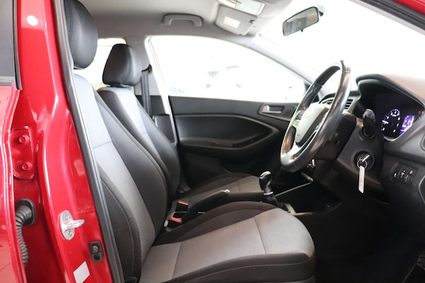 Used Hyundai i20 2017 for sale - 76220624: Photo 19