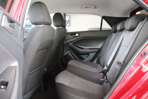 Used Hyundai i20 2017 for sale - 76220624: Photo 30