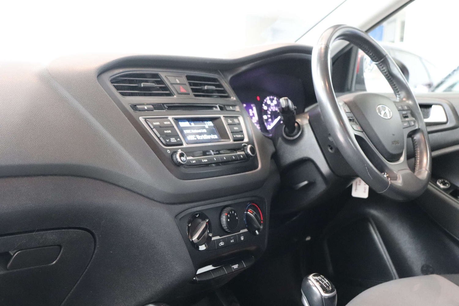 Used Hyundai i20 2017 for sale - 76220624: Photo 37