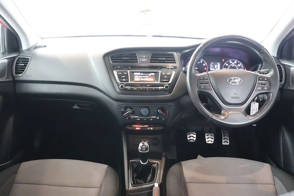 Used Hyundai i20 2017 for sale - 76220624: Photo 3