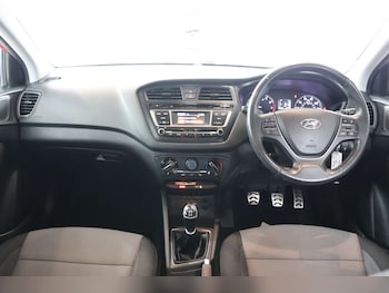 Used Hyundai i20 2017 for sale - 76220624: Photo 3