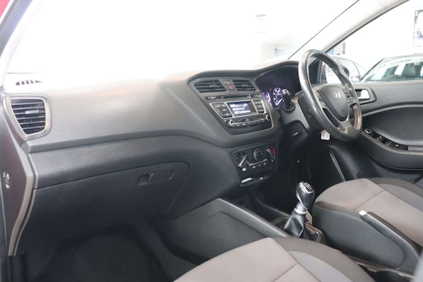 Used Hyundai i20 2017 for sale - 76220624: Photo 4