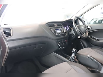 Used Hyundai i20 2017 for sale - 76220624: Photo 4