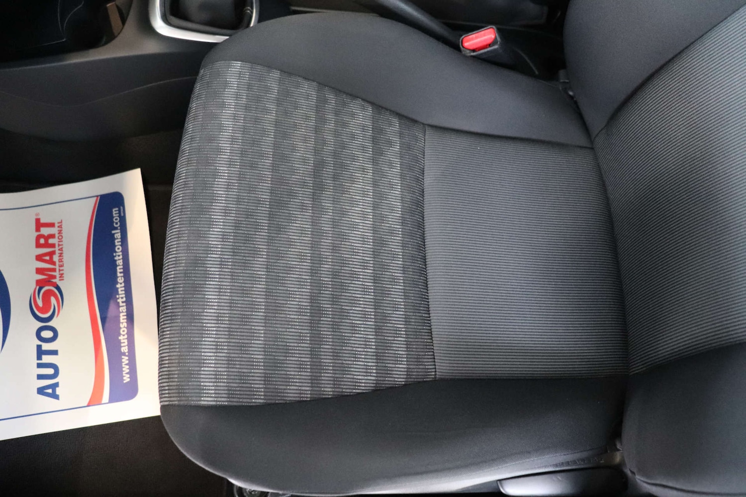 Used Toyota Yaris 2016 for sale - 76600835: Photo 38