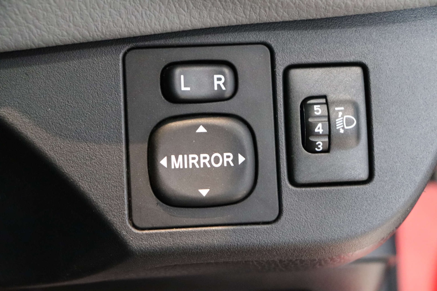 Used Toyota Yaris 2016 for sale - 76600835: Photo 54