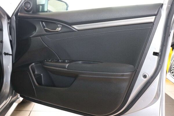 Used Honda Civic 2017 for sale - 74387380: Photo 56