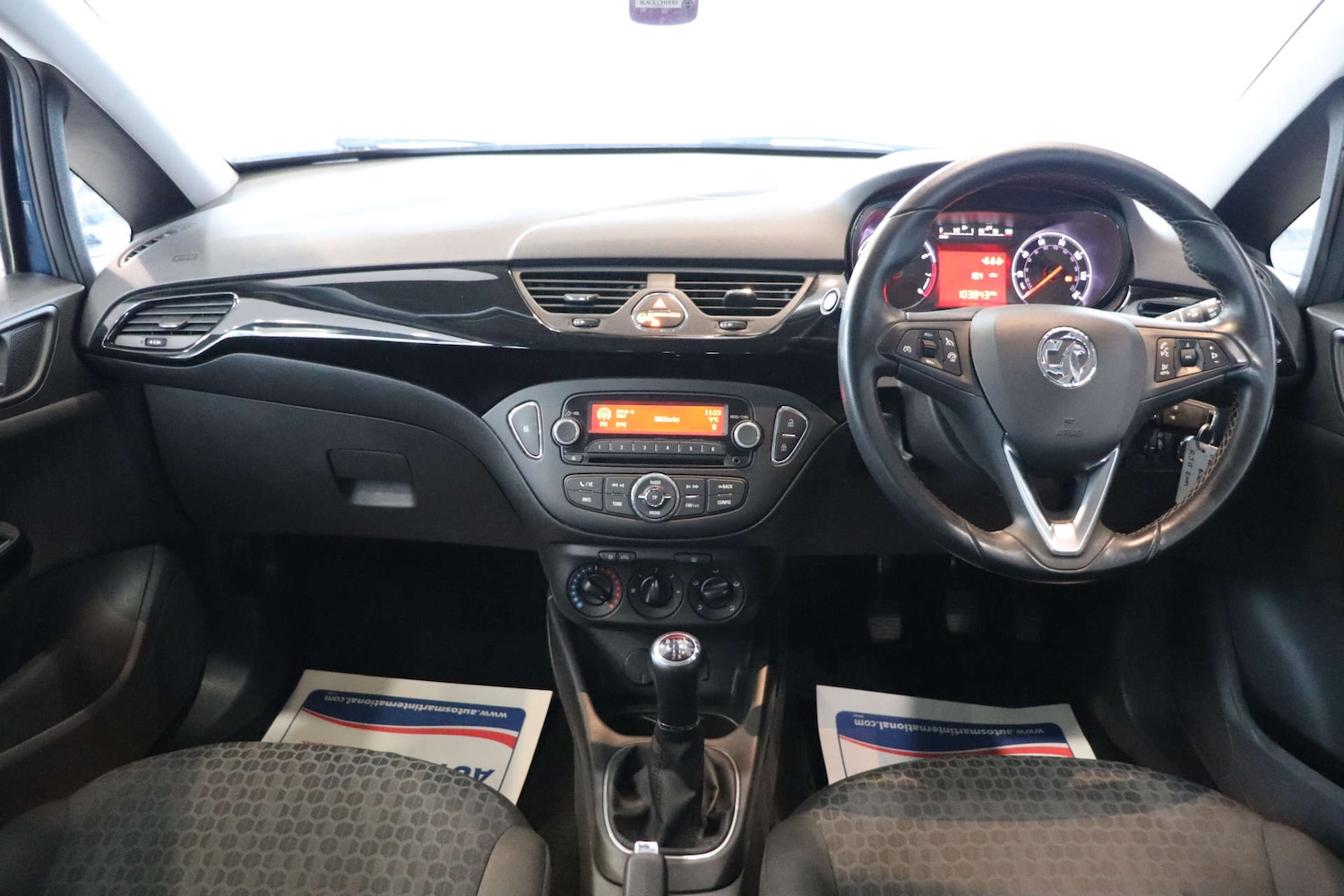 Used Vauxhall Corsa 2015 for sale - 77077437: Photo 3