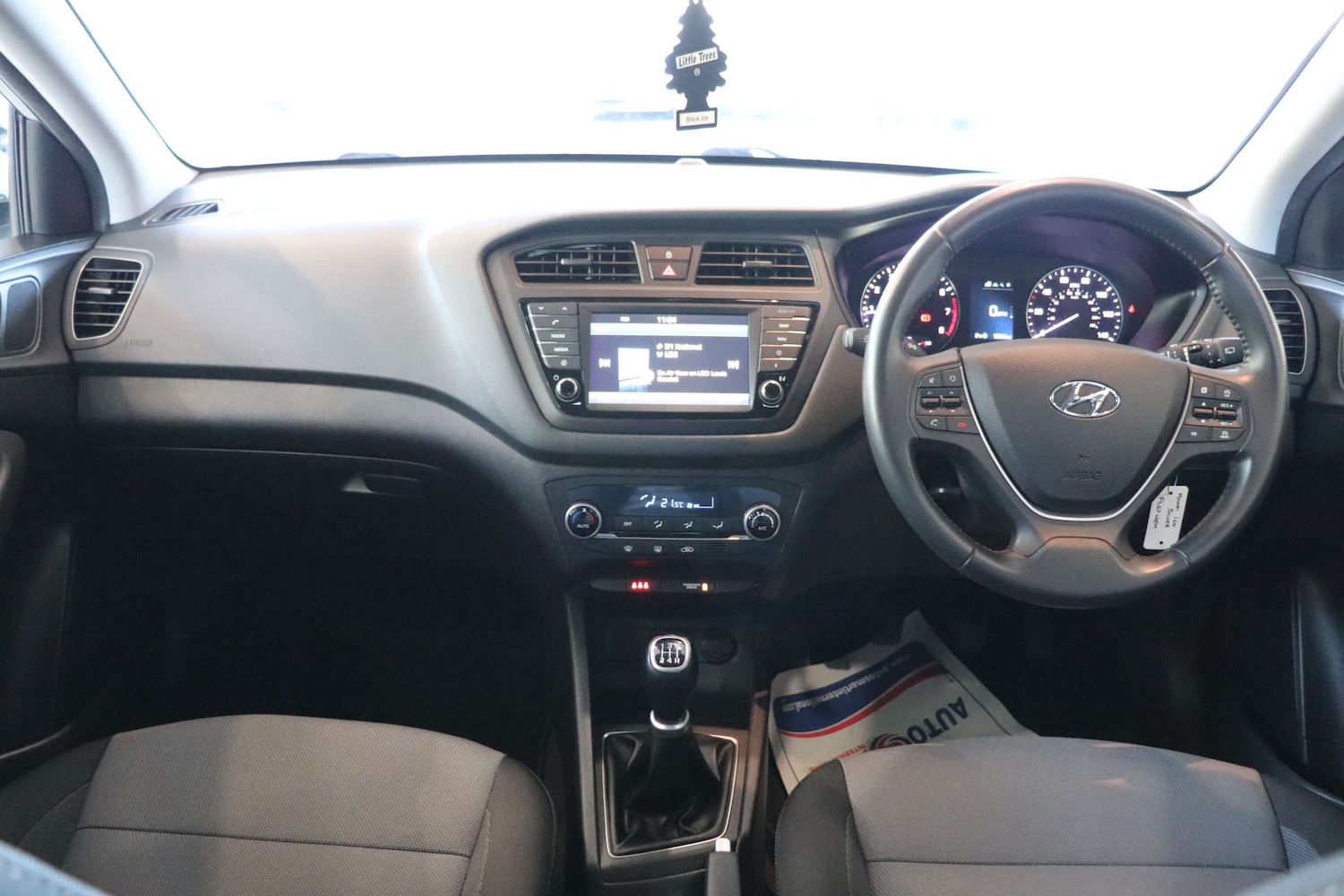 Used Hyundai i20 2017 for sale - 76830929: Photo 3