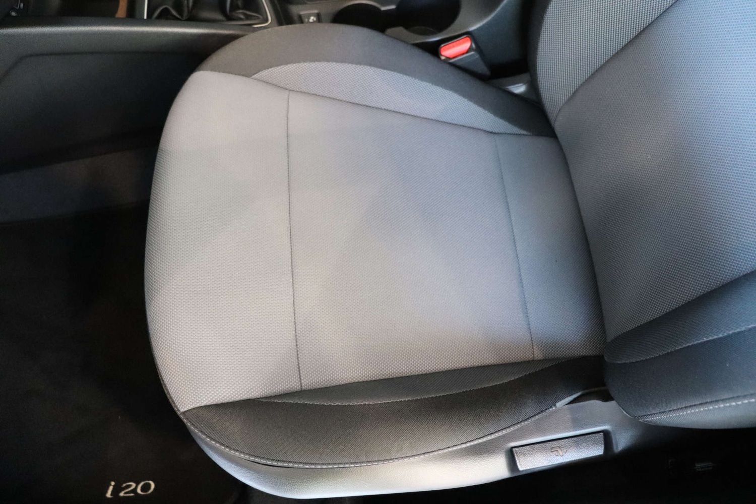 Used Hyundai i20 2017 for sale - 76830929: Photo 38