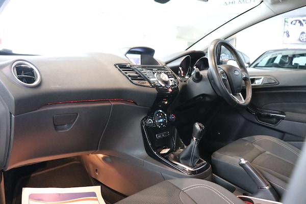 Used Ford Fiesta 2017 for sale - 76313307: Photo 4