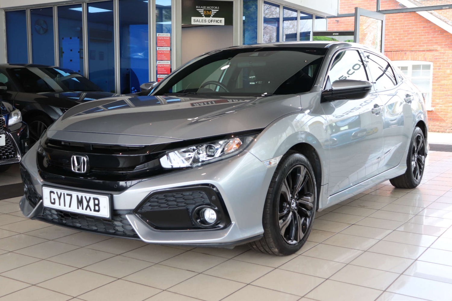Used Honda Civic 2017 for sale - 76602079: Photo 2