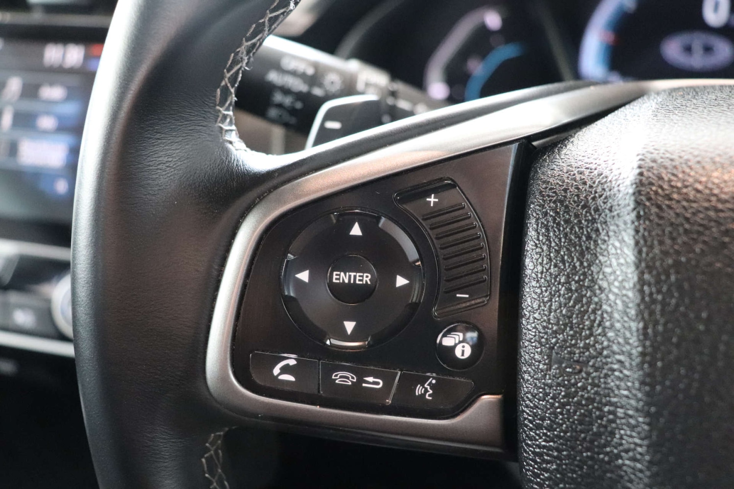 Used Honda Civic 2017 for sale - 76602079: Photo 47