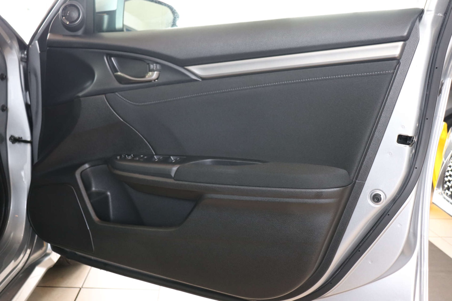 Used Honda Civic 2017 for sale - 76602079: Photo 56