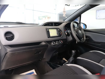 Used Toyota Yaris 2016 for sale - 75870890: Photo